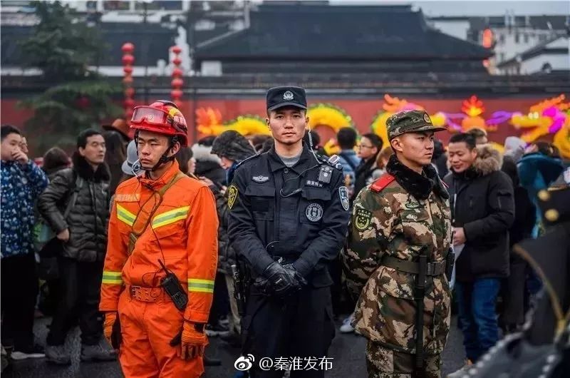 今夜的南*夫子京**庙，全是人人人人！有你吗？