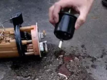 汽车油箱进水怎么处理,车油箱进水了怎么办