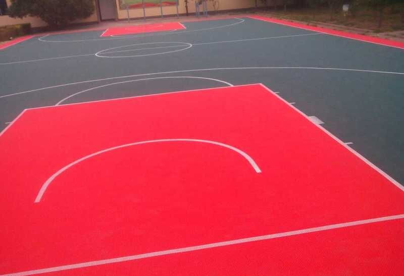 篮球场悬浮式拼装地板安装,悬浮式拼装地板篮球场多少钱一个