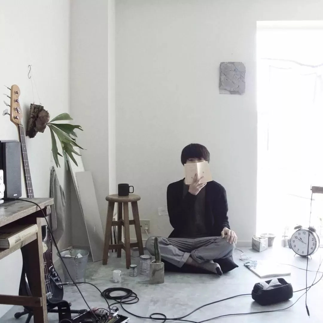 跟着“盐系”人设一起火了的，还有盐系家居