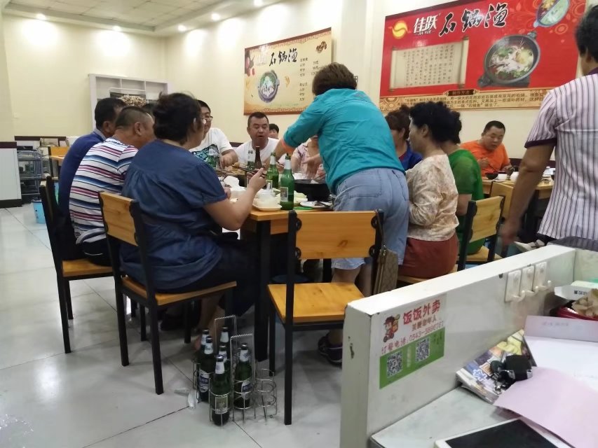 十几元自助鸡公煲,炭炉鸡煲人均消费