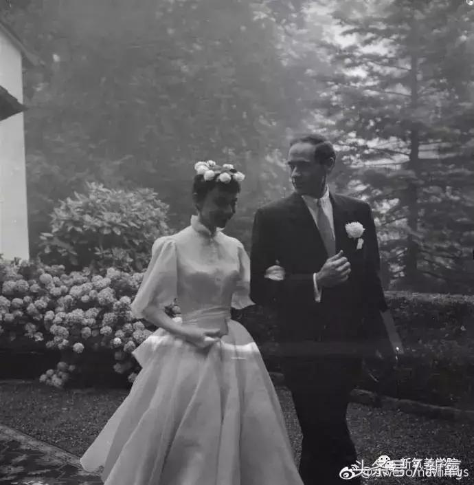 为什么选择赫本而不选梦露,奥黛丽赫本与梦露的人生