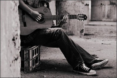 教你一个吉他小技巧,教你一招轻松学会的吉他弹奏