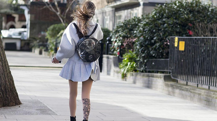 属于裙子和双肩包的惬意时光！