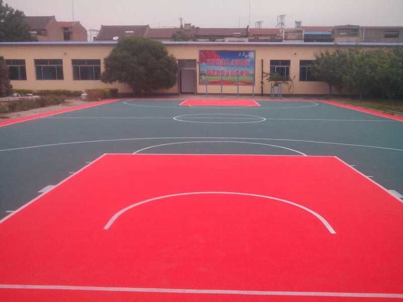 篮球场悬浮式拼装地板安装,悬浮式拼装地板篮球场多少钱一个