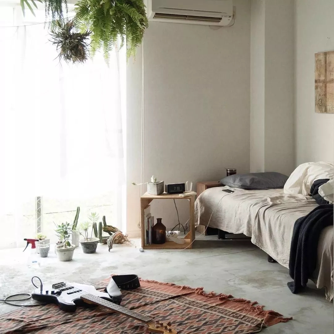 跟着“盐系”人设一起火了的，还有盐系家居