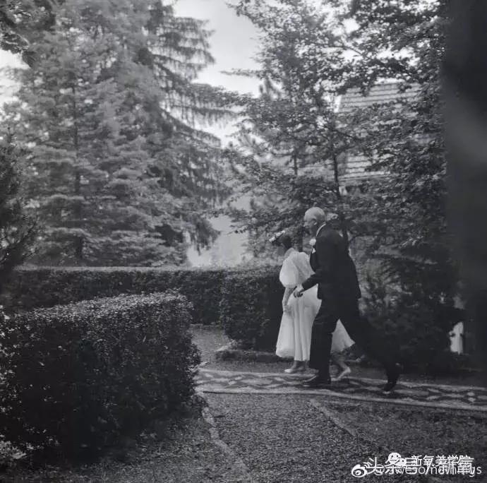 为什么选择赫本而不选梦露,奥黛丽赫本与梦露的人生