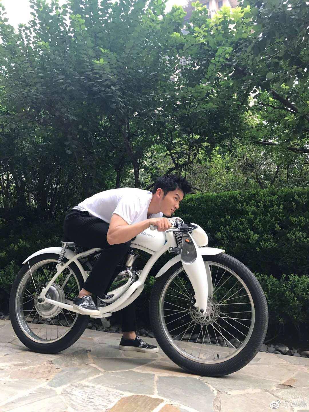 大黑牛李晨最喜欢骑的是它,集颜值和科技于一身的门罗Munro2.0