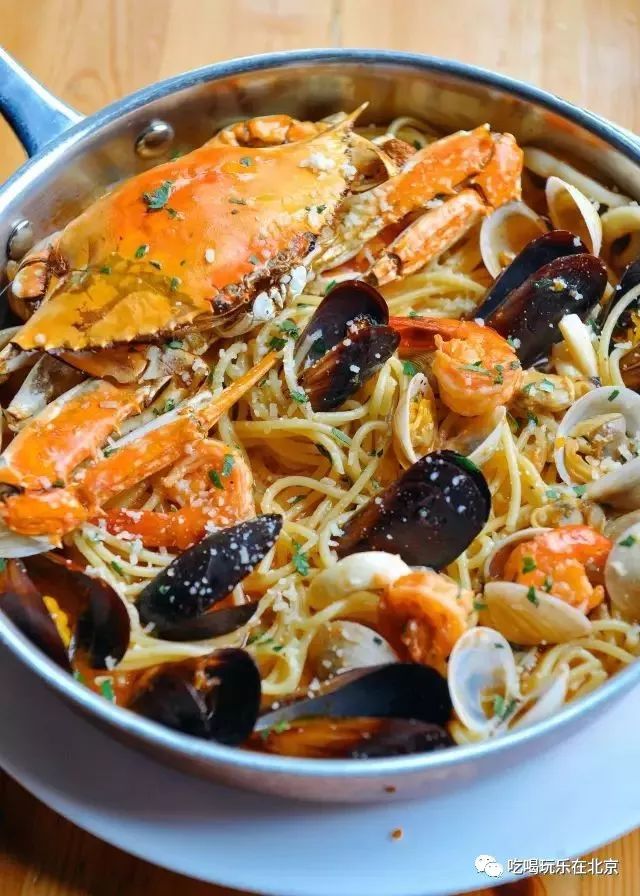 这座美食地标、洗刷了王府井小吃街坑游客的骂名