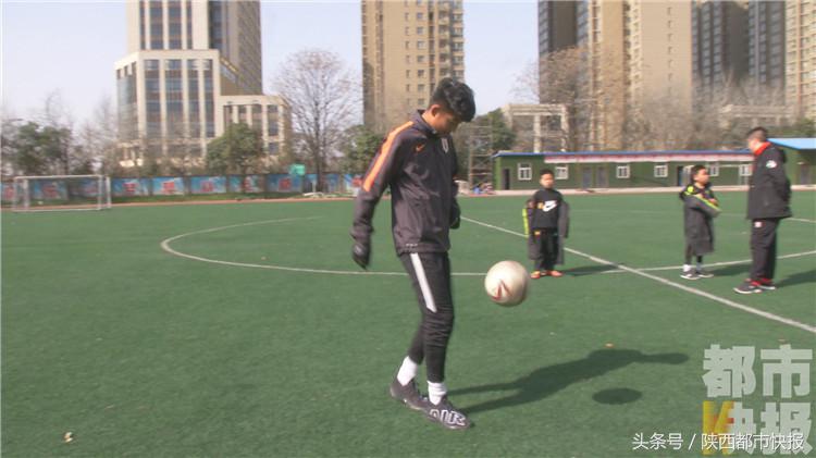 北池头村出了个国脚年仅14岁身高1.8米