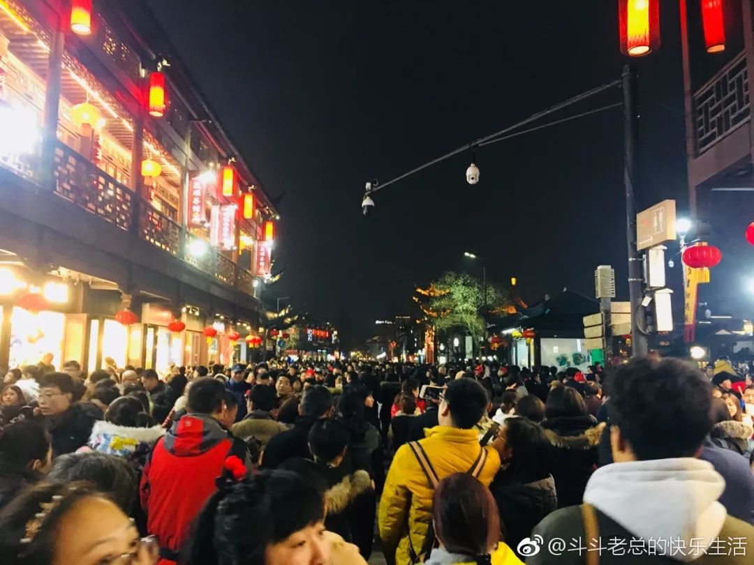 今夜的南*夫子京**庙，全是人人人人！有你吗？