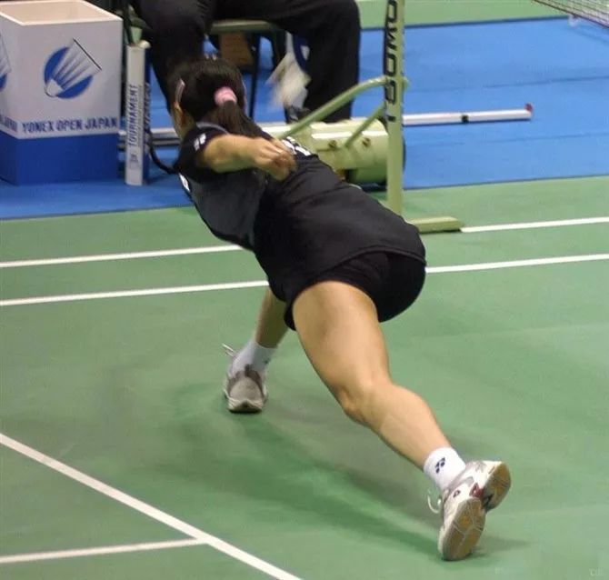 大拇指内侧打羽毛球磨出水泡,打羽毛球脚趾磨出水泡用什么药膏