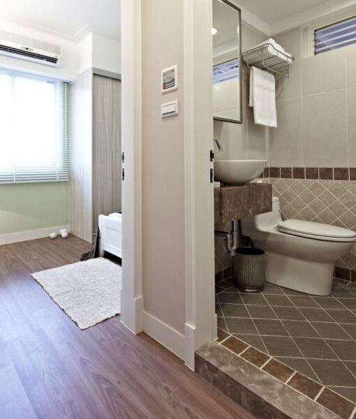 卫生间做闭水试验但楼下已经装修,卫生间做了闭水试验再刷一遍防水