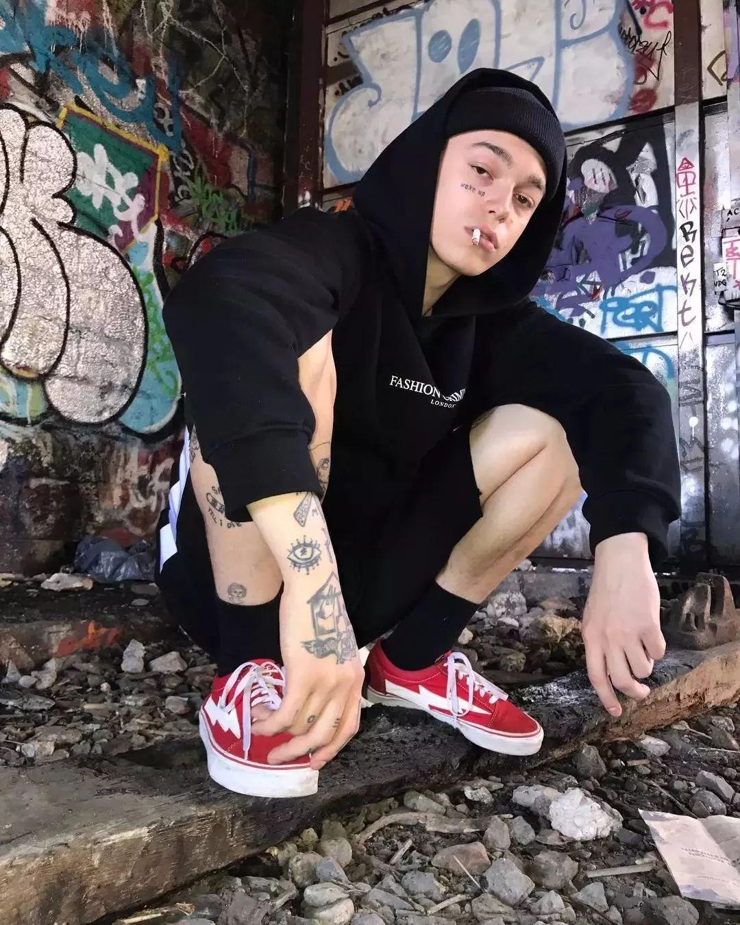 想骚还能买得起，开学这么穿让你成功撩到学妹哦