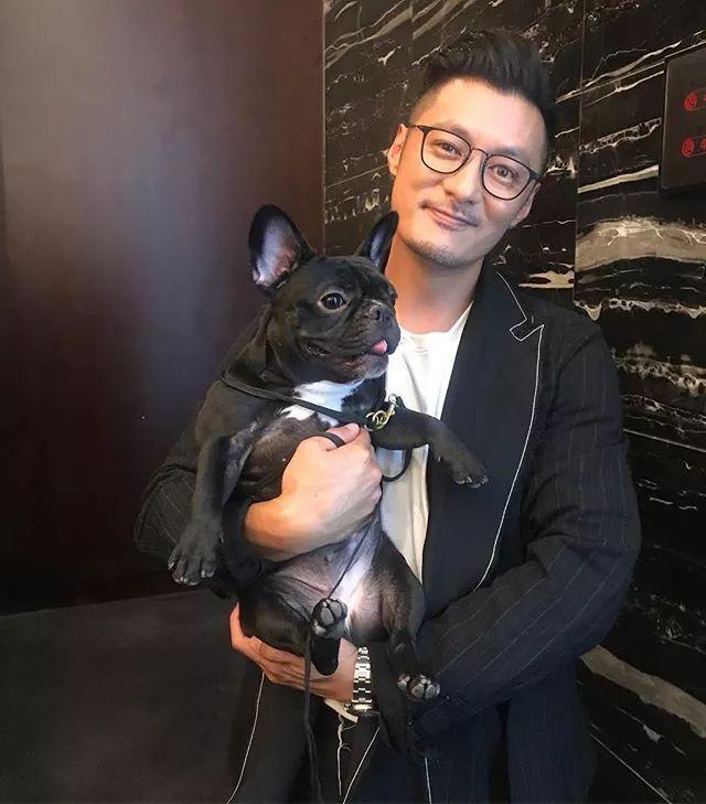 想骚还能买得起，开学这么穿让你成功撩到学妹哦