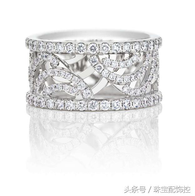 袁泉李易峰,袁泉白衬衣走红毯惊艳场面