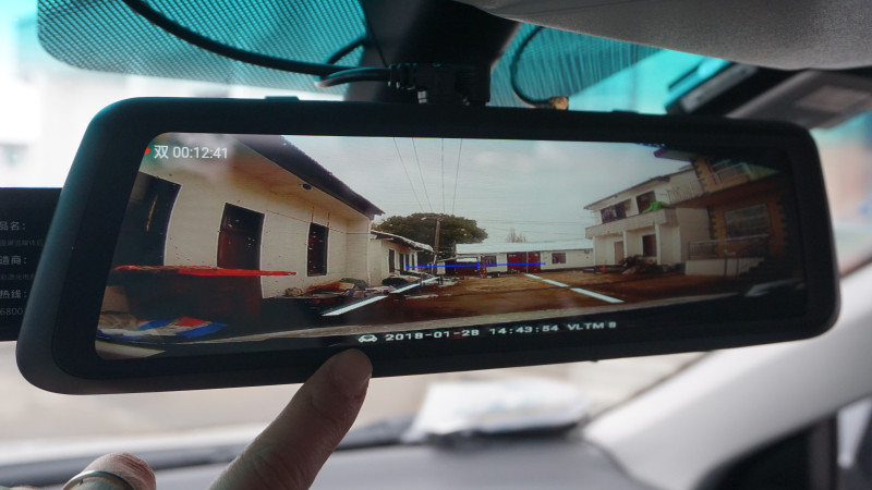 全面屏与后视镜的组合,威路特M8带来更安全的行车体验