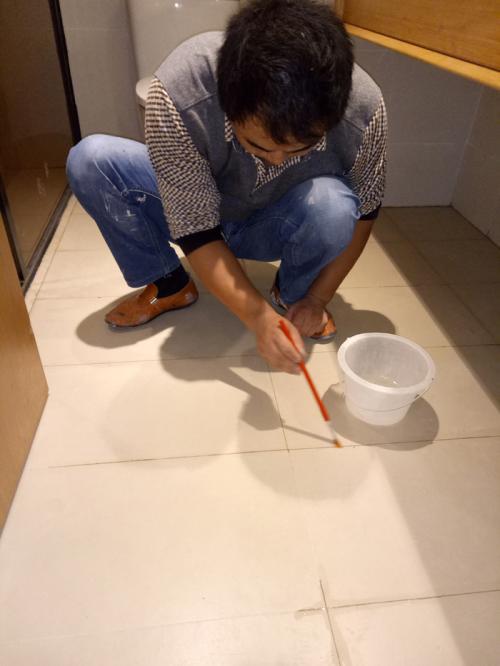 卫生间做闭水试验但楼下已经装修,卫生间做了闭水试验再刷一遍防水