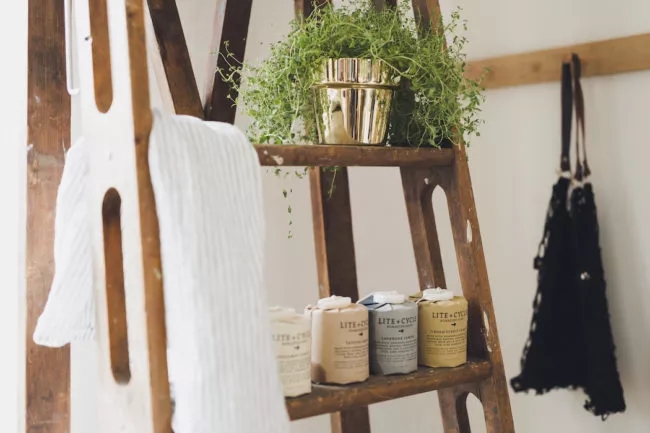 跟着“盐系”人设一起火了的，还有盐系家居