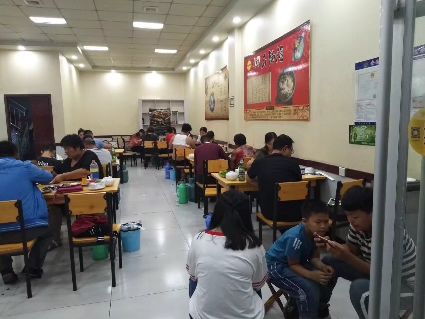 十几元自助鸡公煲,炭炉鸡煲人均消费