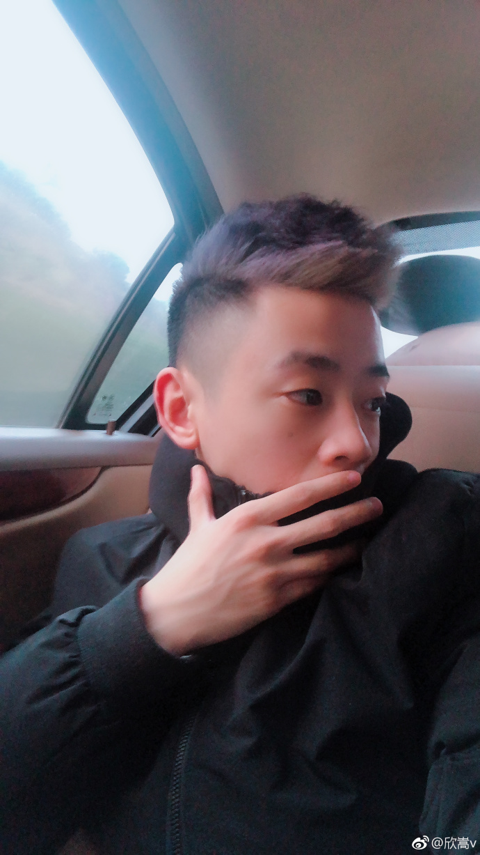 qq飞车车王青山露脸直播,qq飞车车王青山百人逃亡