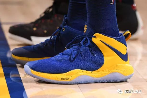 库里中国赛2017深圳出场仪式,2020库里nba入场秀