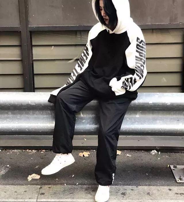 想骚还能买得起，开学这么穿让你成功撩到学妹哦