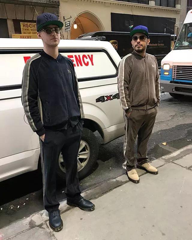 想骚还能买得起，开学这么穿让你成功撩到学妹哦