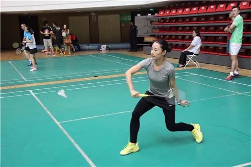 大拇指内侧打羽毛球磨出水泡,打羽毛球脚趾磨出水泡用什么药膏