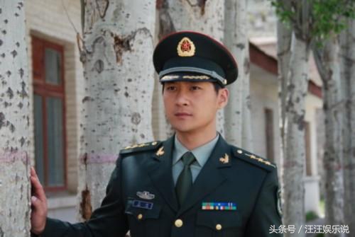 当过门童拒绝过海岩，33岁终因一剧走红，却又因一张照片形象尽毁