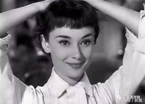 为什么选择赫本而不选梦露,奥黛丽赫本与梦露的人生