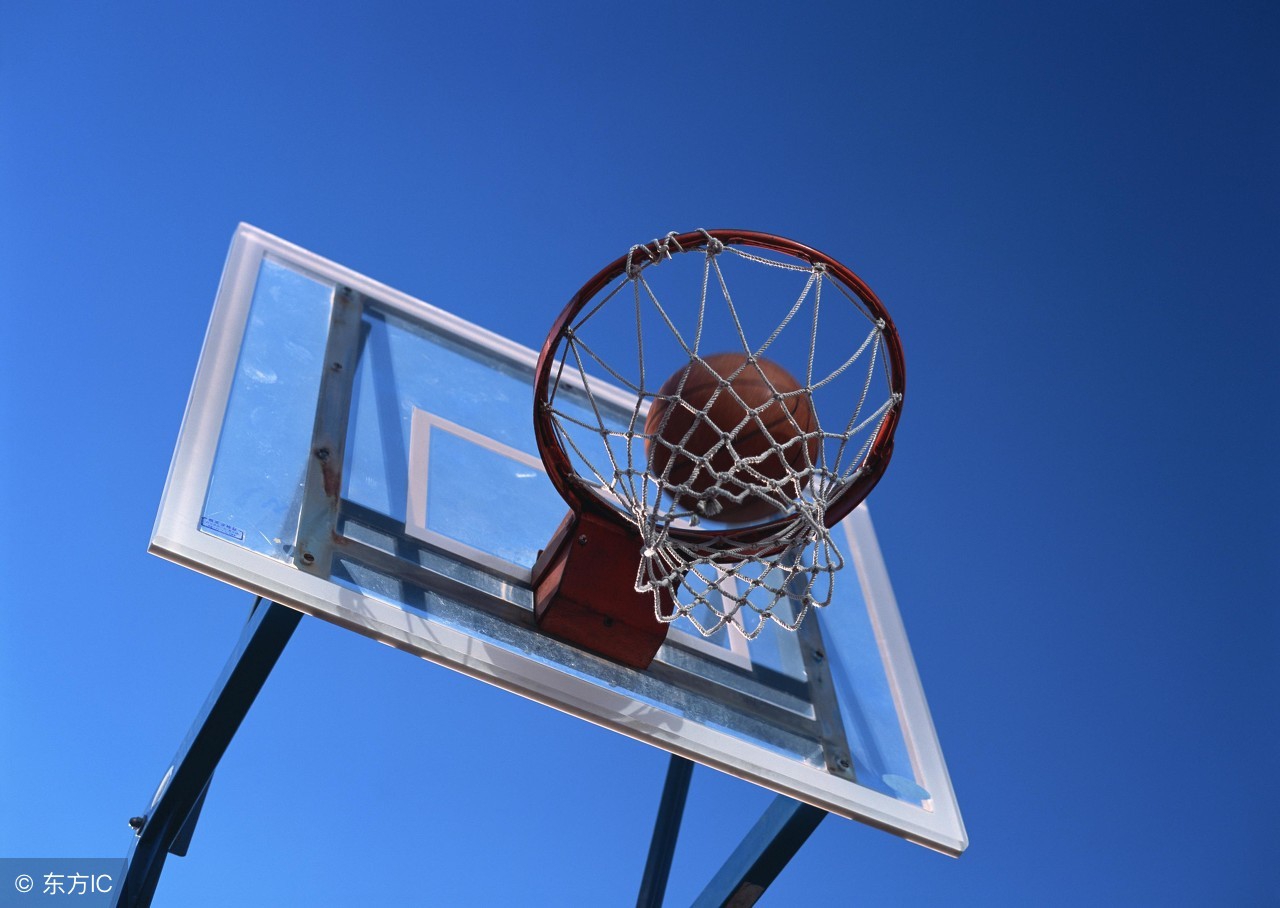 nba球员单手扔球练习,球员可以在禁区用手吗