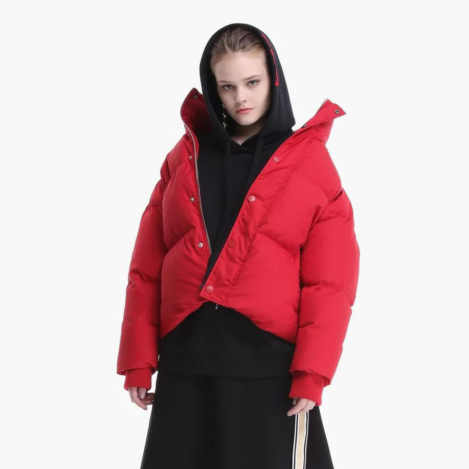 短款羽绒服的“时尚革命”，轻松告别“土肥圆”