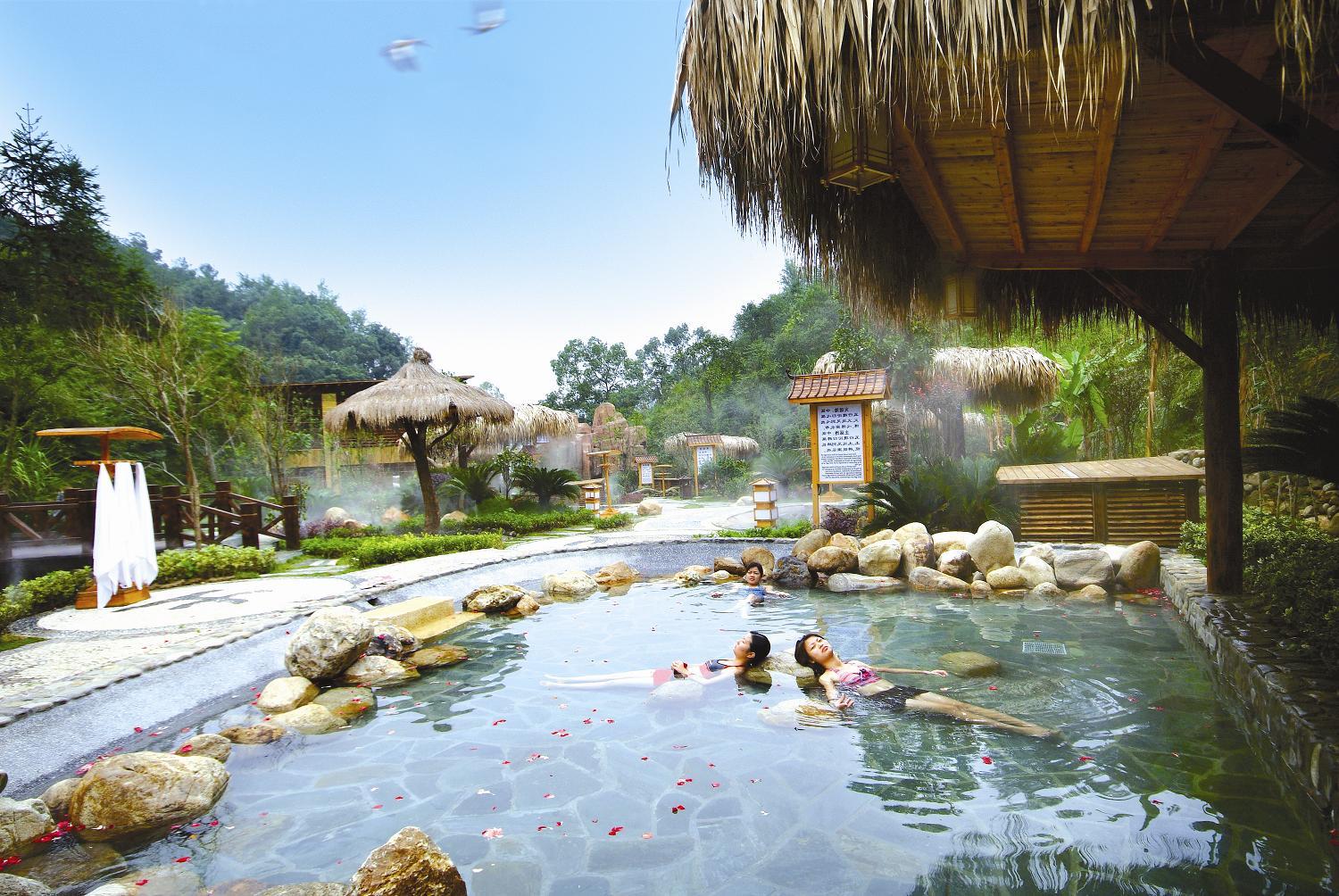 周末温泉别墅欢乐游,周末泡温泉吃美食