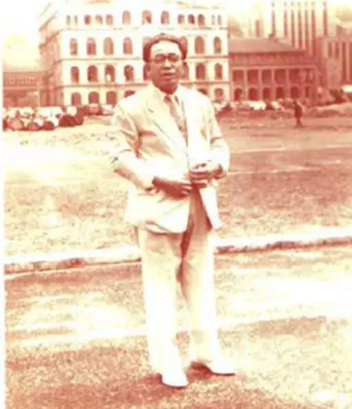 他生于福建,发迹于星马,成就于港台,创办了居家良品白花油!