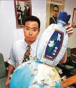 他生于福建,发迹于星马,成就于港台,创办了居家良品白花油!