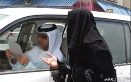 姑娘去迪拜捡垃圾结果,女子非要去迪拜捡垃圾