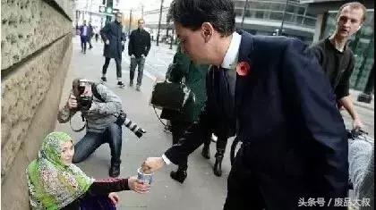 姑娘去迪拜捡垃圾结果,女子非要去迪拜捡垃圾