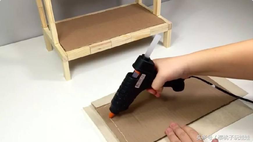 用小木块做芭比娃娃,最简单怎么做芭比娃娃