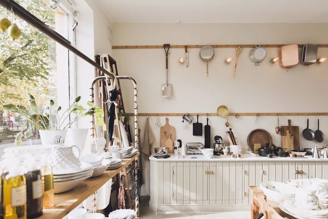 跟着“盐系”人设一起火了的，还有盐系家居