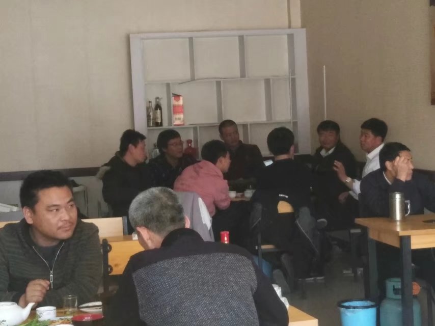 十几元自助鸡公煲,炭炉鸡煲人均消费