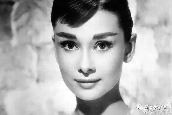 为什么选择赫本而不选梦露,奥黛丽赫本与梦露的人生