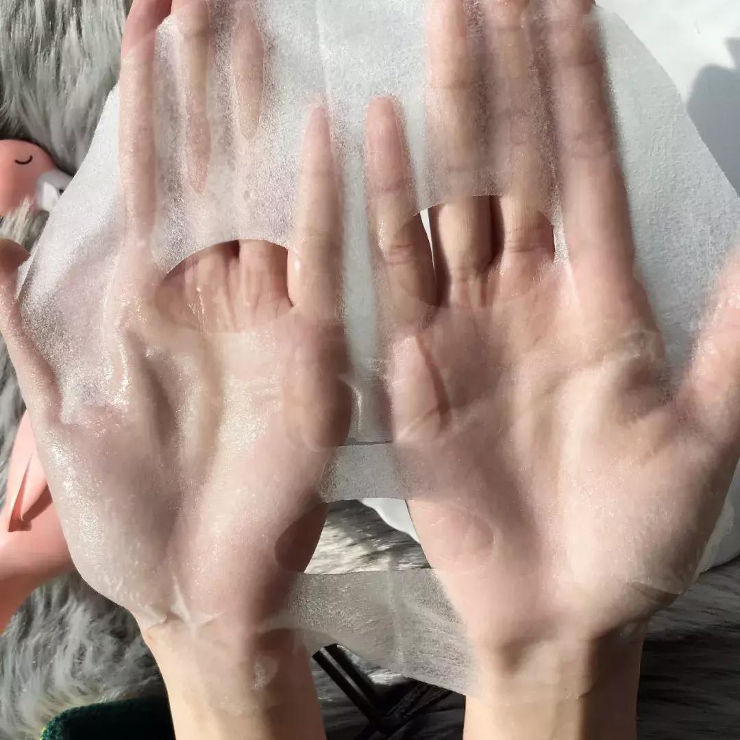 毛孔一擦就变细腻,用了一段时间毛孔收缩了一点