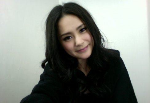 阿娇晒出刮痧照片，看第一眼以为是生牛肉！网友担心影响生孩子