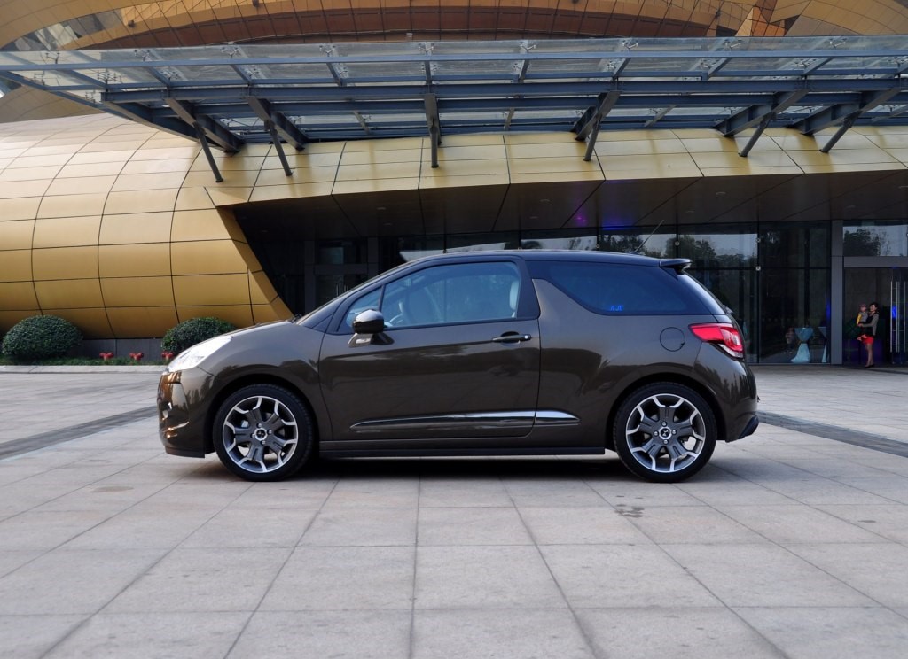 超级拉风的敞篷4座跑车,超级拉风的车