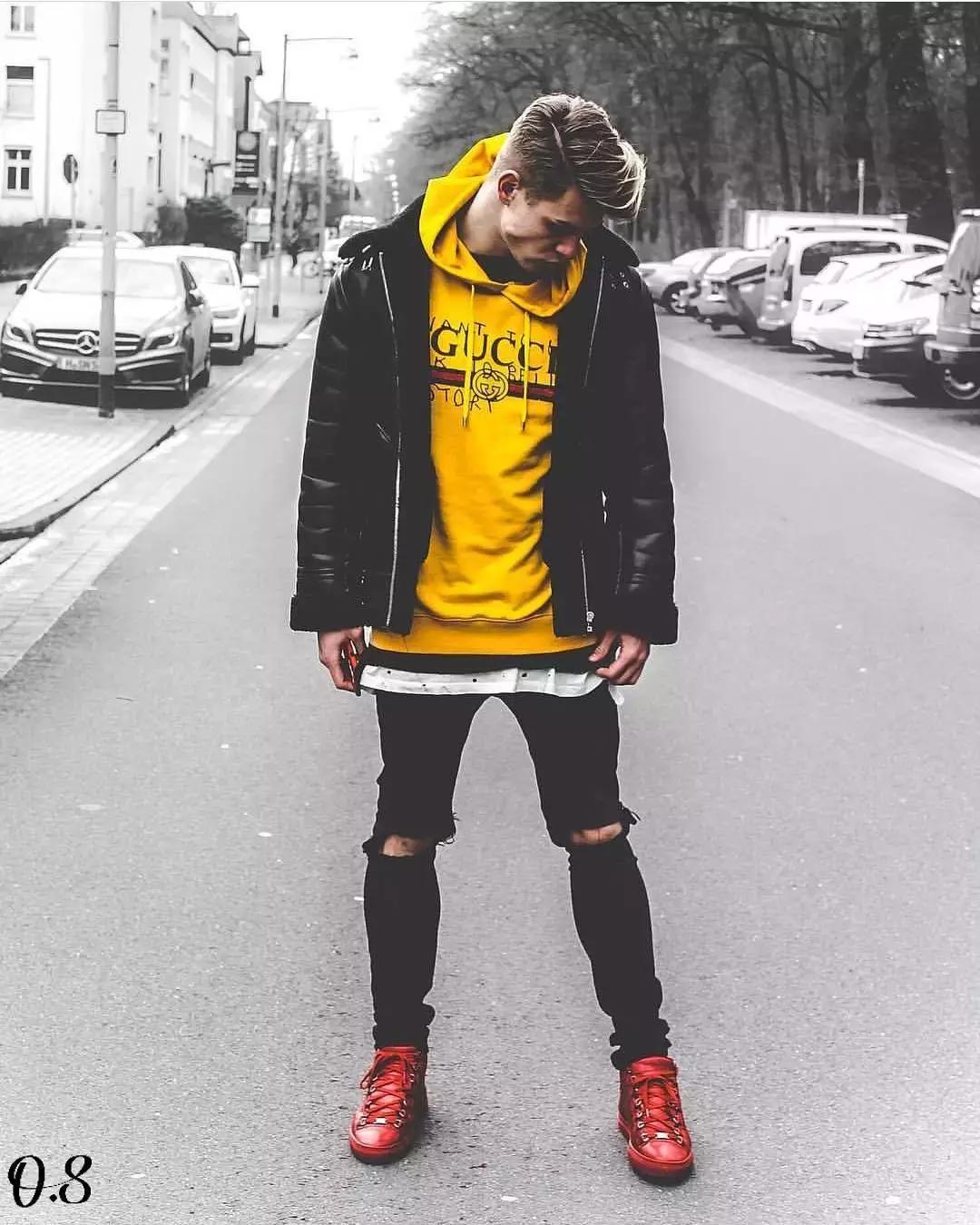 你和时尚之间只差一条腰带,米色同色系撞色穿搭