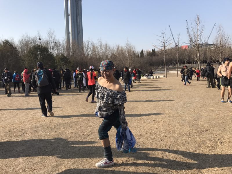 零度只穿内衣裤“裸跑”北京光猪跑开赛