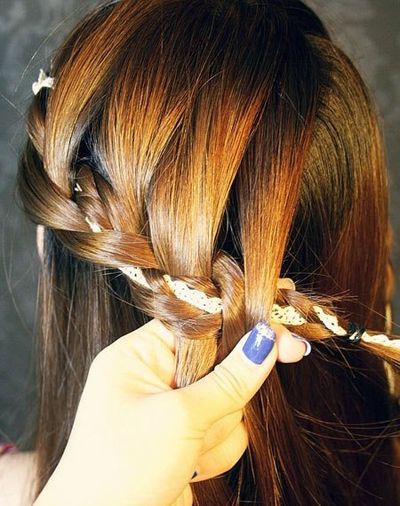 2款超级好看的蜈蚣辫发型图解,短发两个蜈蚣辫编发教程