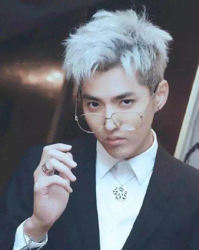 想骚还能买得起，开学这么穿让你成功撩到学妹哦