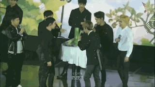 弱弱的问一句，头条有「灿白*党**」吗？